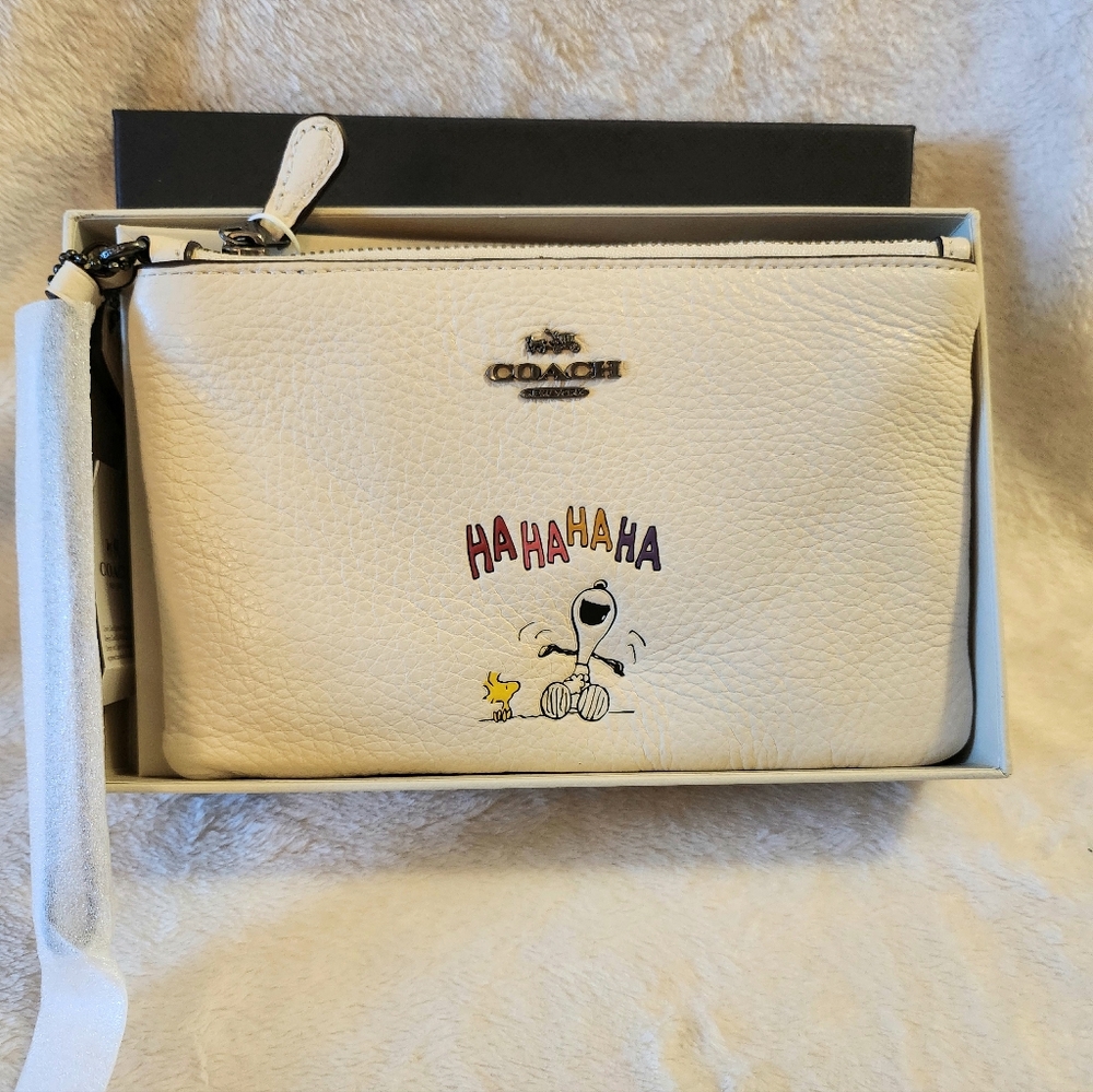 Coach Snoopy Corner Wristlet  HAHAHAHA